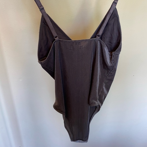 Velvet Urban Outfitters Bodysuit - Picture 4 of 4